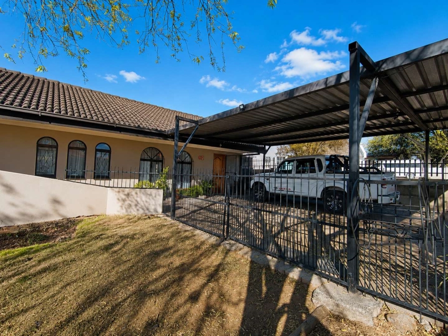 4 Bedroom Property for Sale in Uitsig Free State